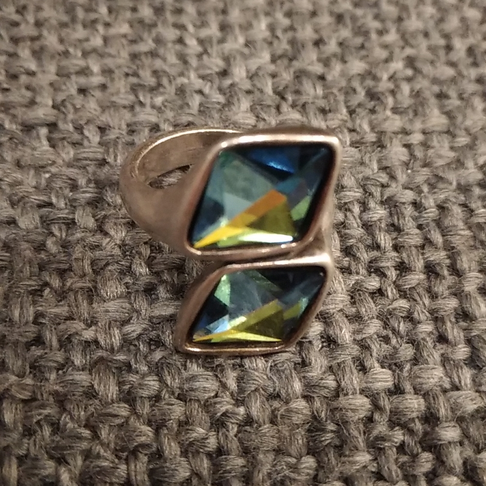 Uno de 50 silver cube crystal ring